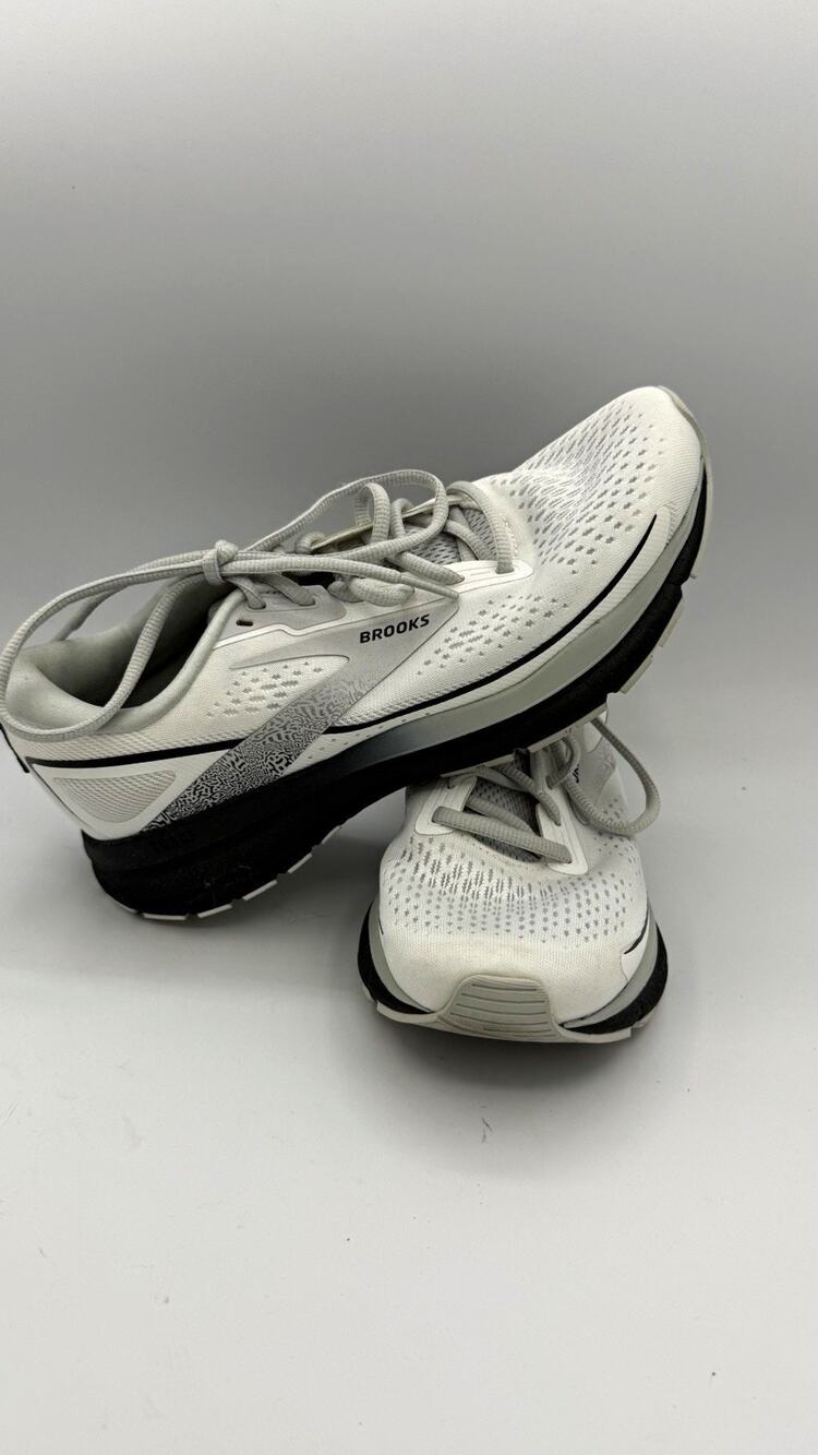WOMEN'S BROOKS TRACE 3, WHITE/BLACK, SIZE 8